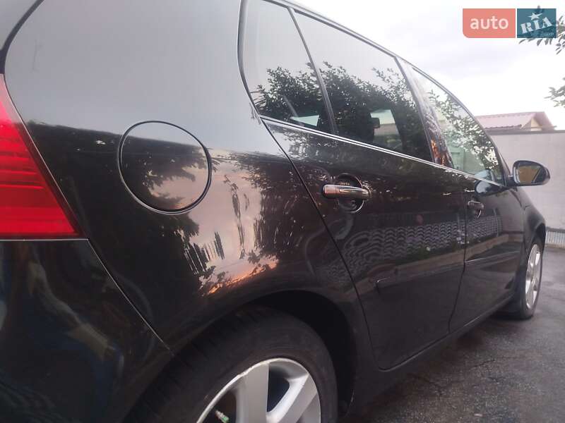 Хетчбек Volkswagen Golf 2006 в Синельниковому