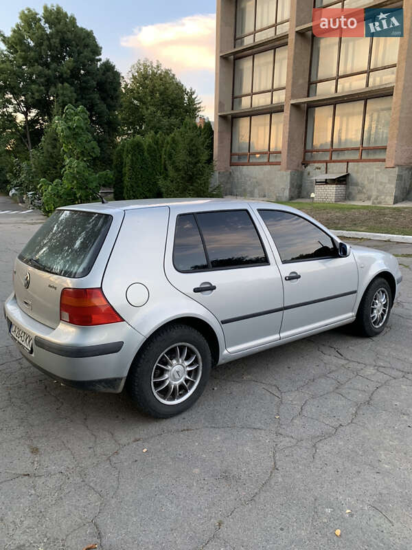 Хэтчбек Volkswagen Golf 2000 в Тальном