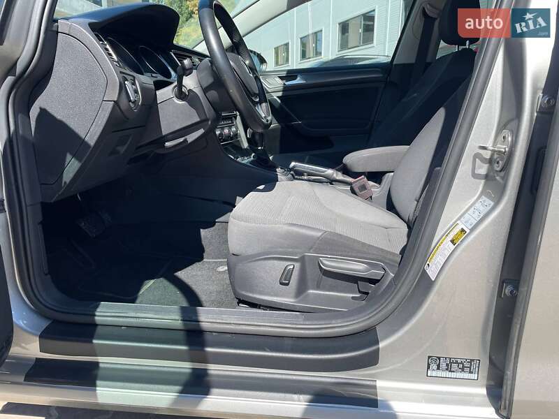 Универсал Volkswagen Golf 2019 в Одессе