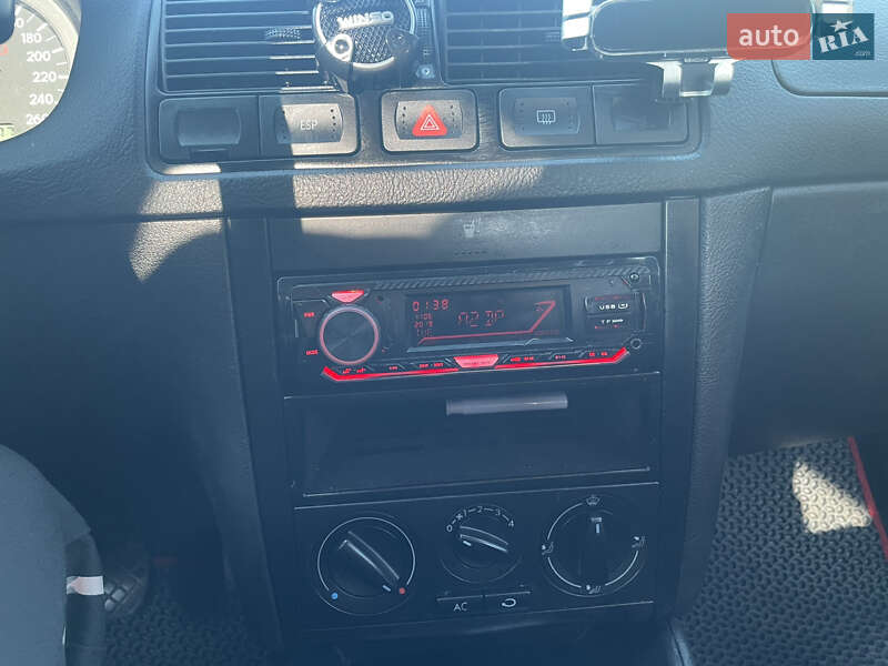 Універсал Volkswagen Golf 2001 в Чуднові