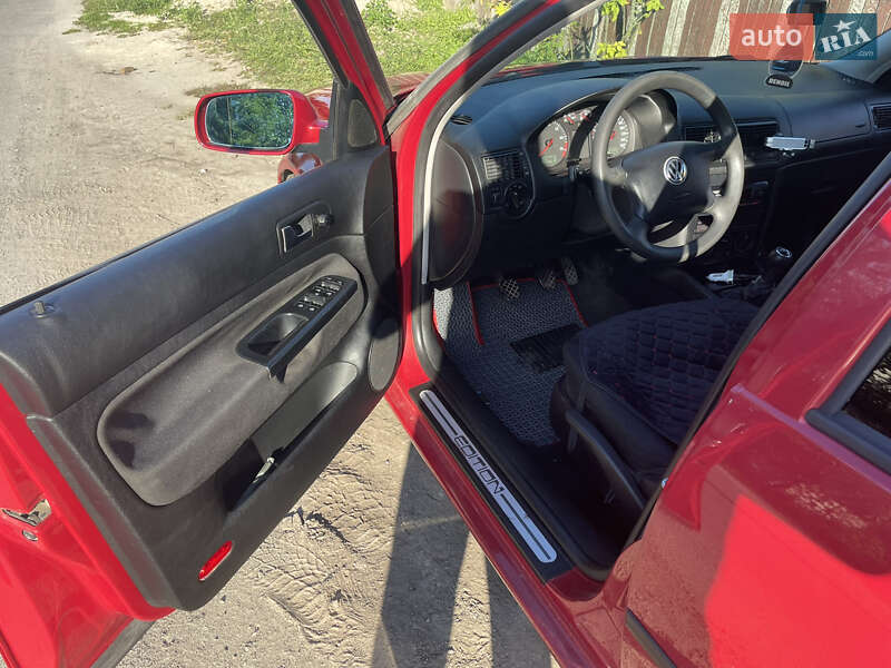 Універсал Volkswagen Golf 2001 в Чуднові