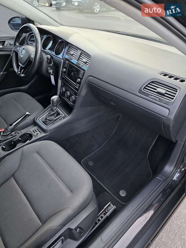 Універсал Volkswagen Golf 2019 в Запоріжжі