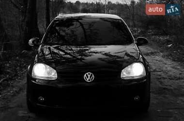 Хэтчбек Volkswagen Golf 2006 в Новояворовске