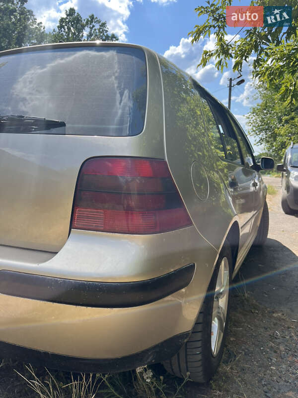 Хэтчбек Volkswagen Golf 2001 в Звенигородке