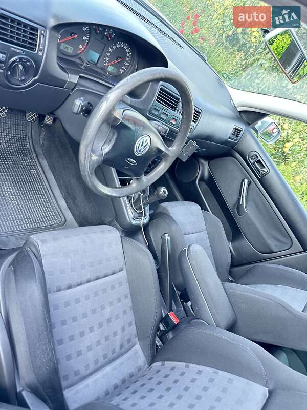 Універсал Volkswagen Golf 2005 в Львові