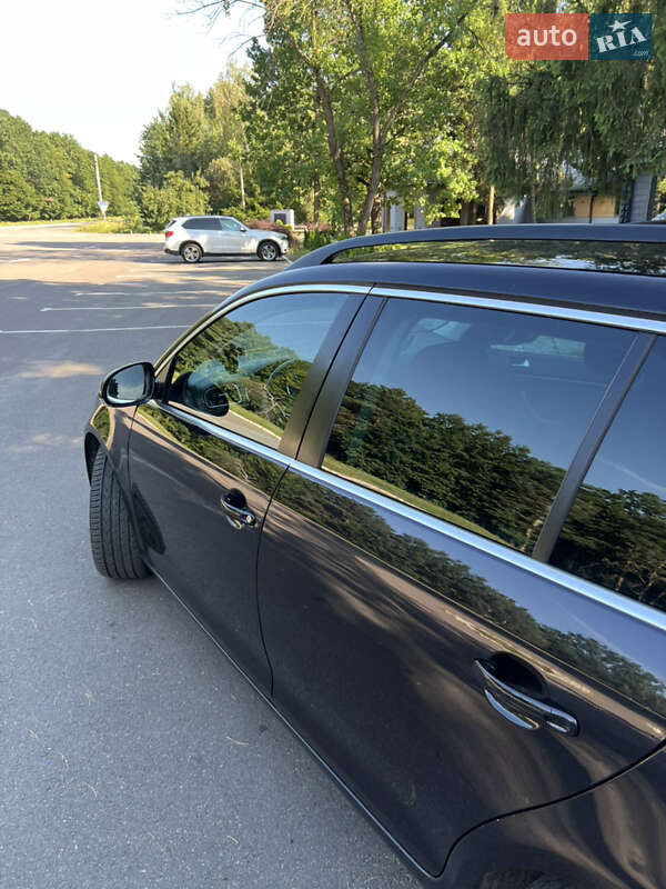 Універсал Volkswagen Golf 2009 в Рівному