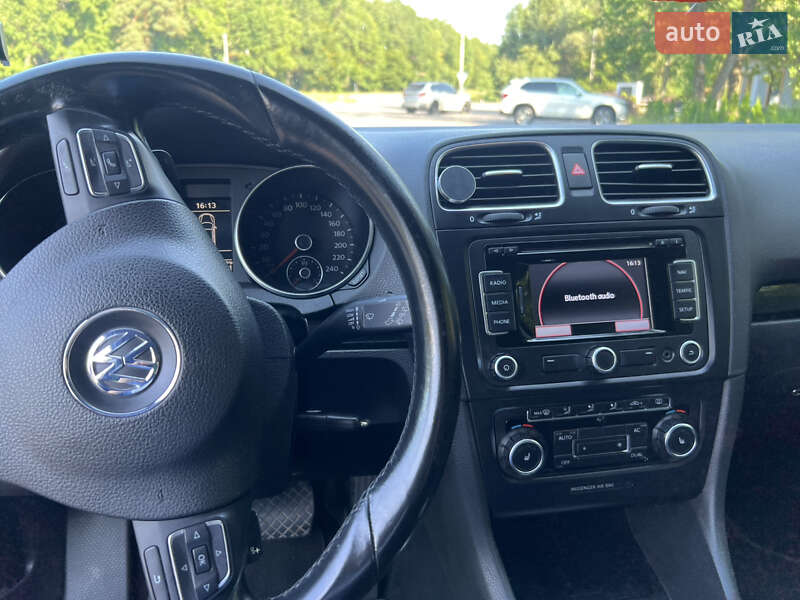 Універсал Volkswagen Golf 2009 в Рівному