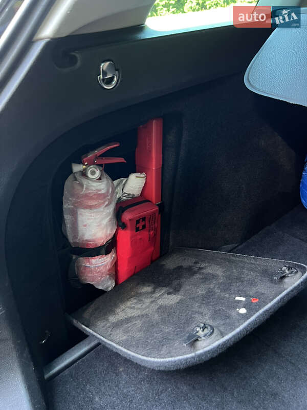 Універсал Volkswagen Golf 2009 в Рівному