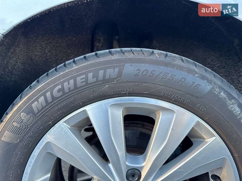 Хетчбек Volkswagen Golf 2015 в Львові