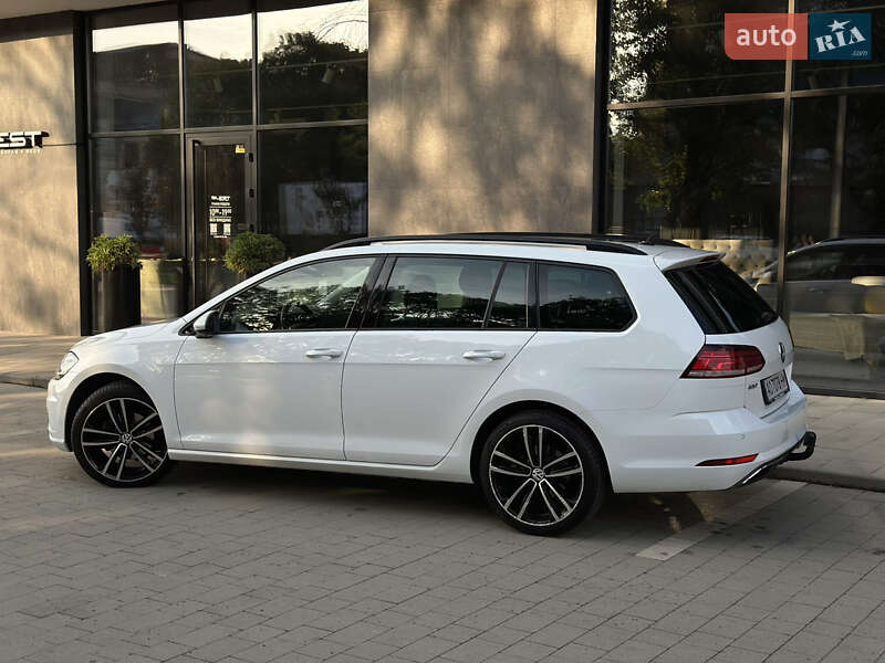 Універсал Volkswagen Golf 2017 в Ужгороді