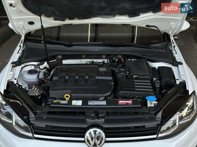 Універсал Volkswagen Golf 2017 в Ужгороді