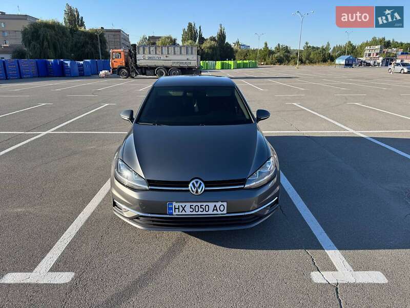 Хэтчбек Volkswagen Golf 2017 в Каменец-Подольском