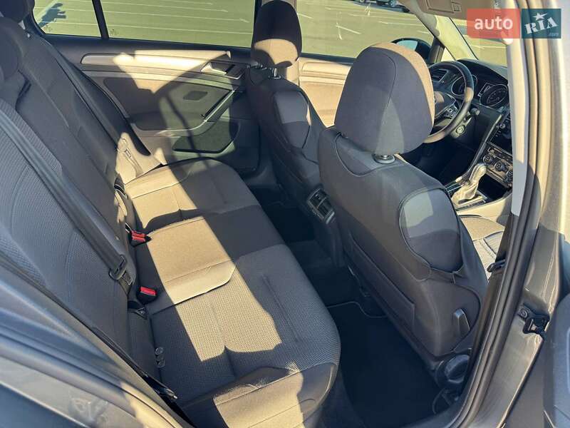 Хэтчбек Volkswagen Golf 2017 в Каменец-Подольском