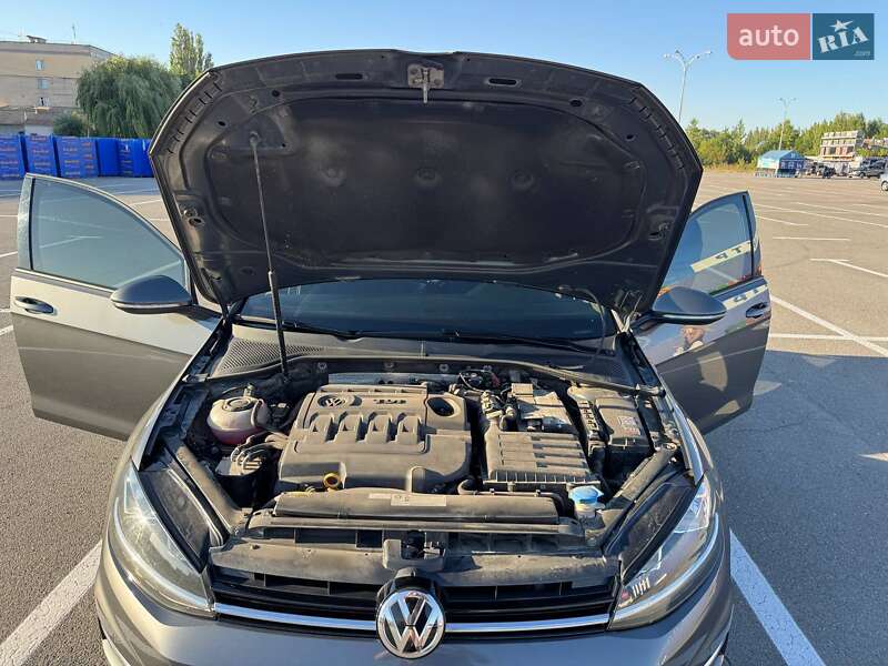 Хэтчбек Volkswagen Golf 2017 в Каменец-Подольском