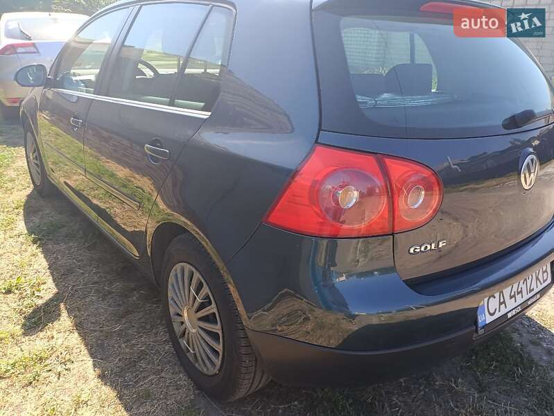 Хэтчбек Volkswagen Golf 2005 в Черкассах