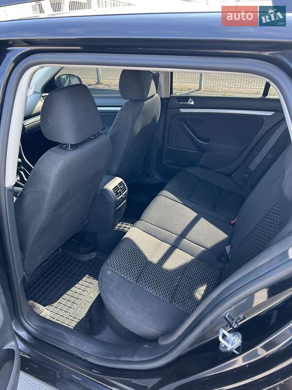 Універсал Volkswagen Golf 2012 в Львові