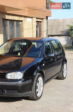 Хетчбек Volkswagen Golf 2003 в Дніпрі