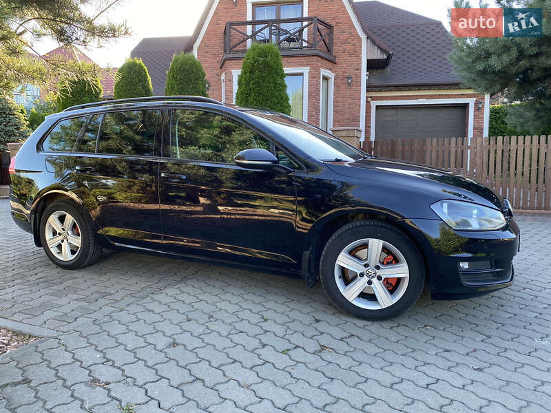 Універсал Volkswagen Golf 2013 в Чернівцях