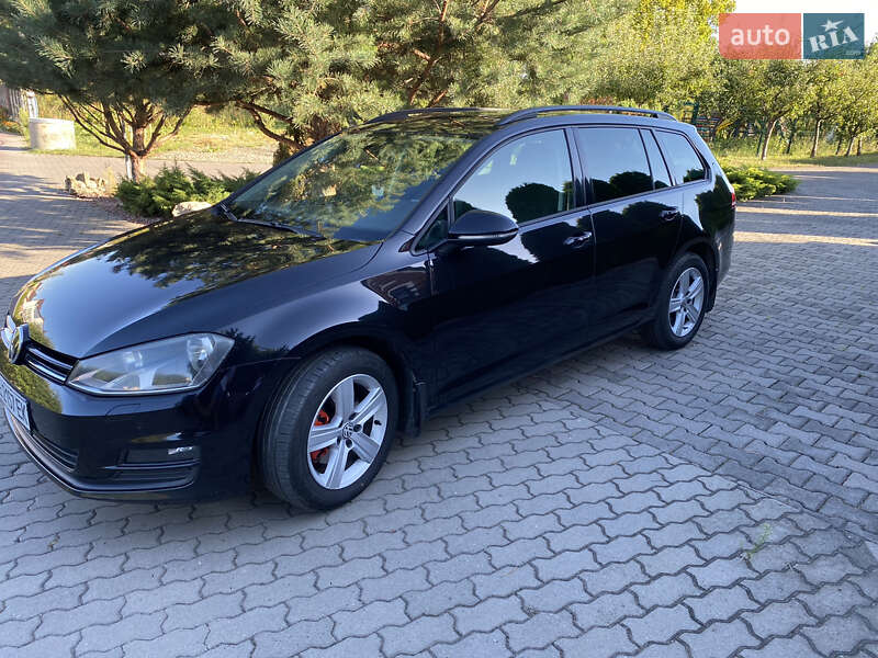 Універсал Volkswagen Golf 2013 в Чернівцях