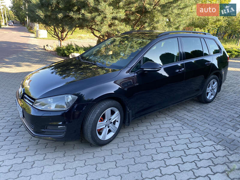 Універсал Volkswagen Golf 2013 в Чернівцях