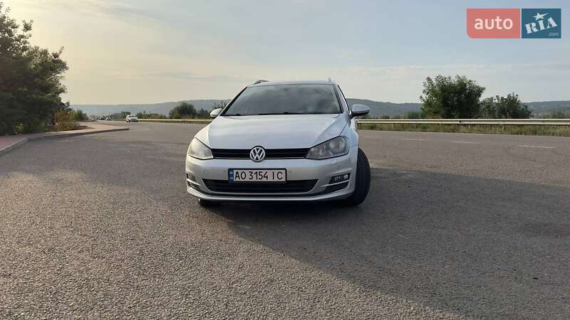Універсал Volkswagen Golf 2015 в Хусті