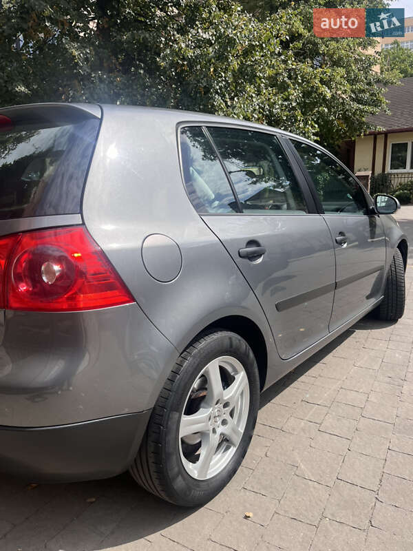 Хетчбек Volkswagen Golf 2005 в Івано-Франківську