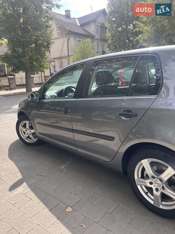 Хетчбек Volkswagen Golf 2005 в Івано-Франківську