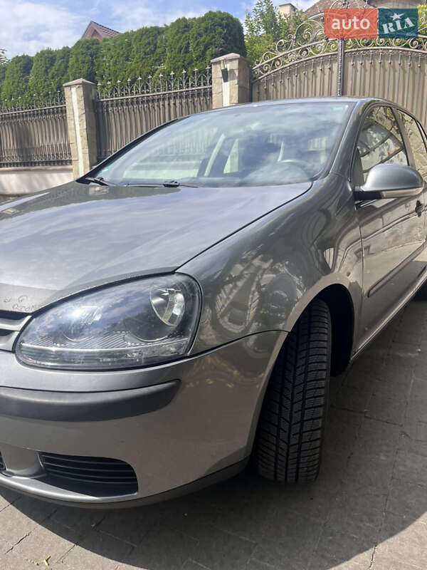 Хетчбек Volkswagen Golf 2005 в Івано-Франківську