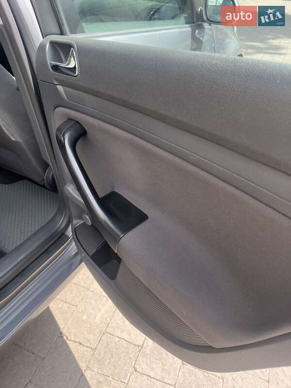 Хетчбек Volkswagen Golf 2005 в Івано-Франківську