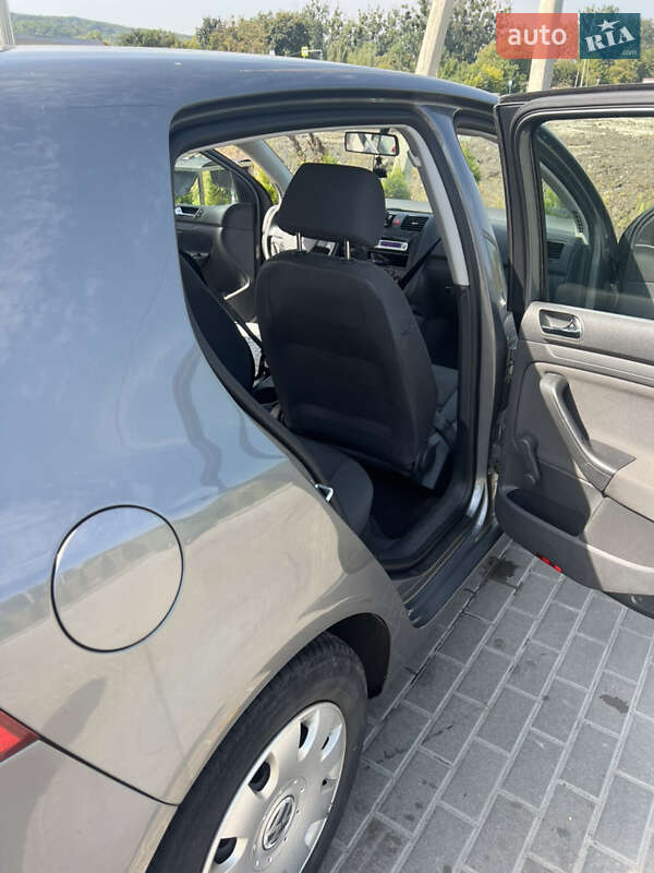 Хетчбек Volkswagen Golf 2005 в Нетішині