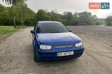 Хэтчбек Volkswagen Golf 2002 в Красилове
