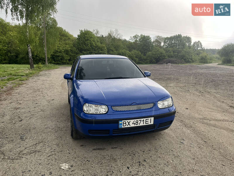 Хетчбек Volkswagen Golf 2002 в Красилові