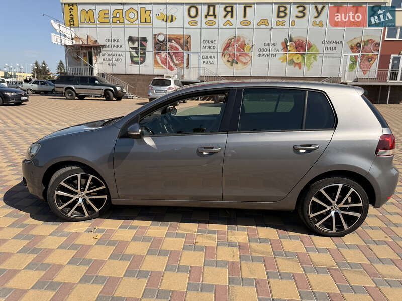 Хетчбек Volkswagen Golf 2009 в Гайсину
