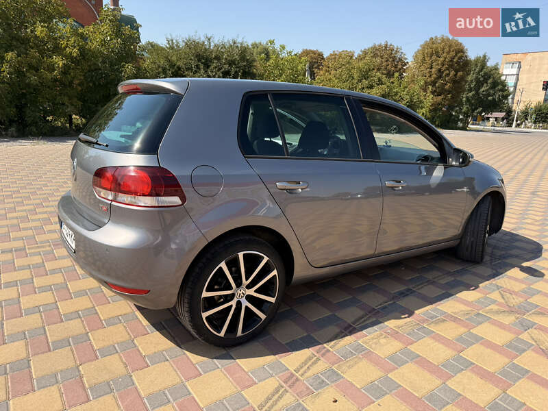 Хетчбек Volkswagen Golf 2009 в Гайсину
