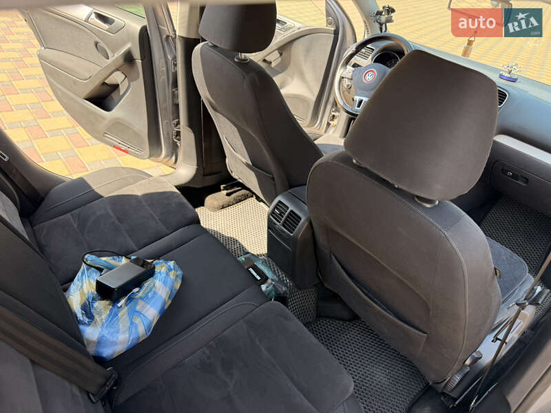 Хетчбек Volkswagen Golf 2009 в Гайсину