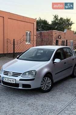 Хэтчбек Volkswagen Golf 2004 в Смеле