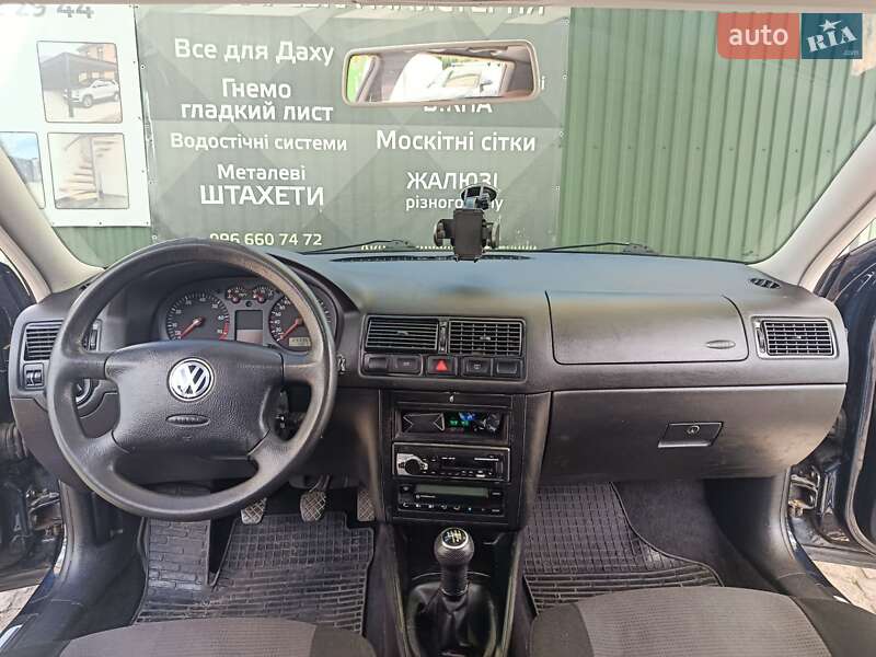 Хэтчбек Volkswagen Golf 2001 в Золочеве