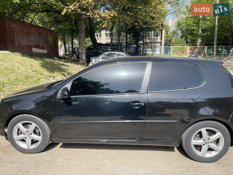 Хэтчбек Volkswagen Golf 2006 в Львове