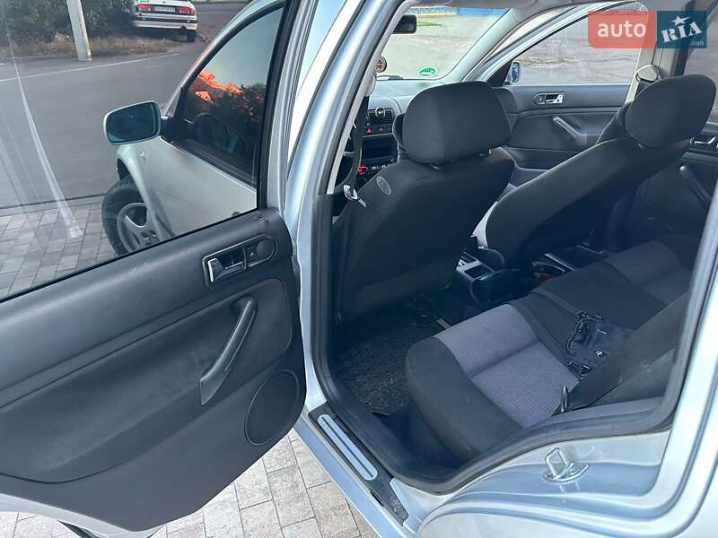 Універсал Volkswagen Golf 2001 в Чернігові