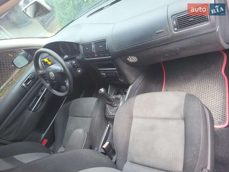 Хетчбек Volkswagen Golf 2003 в Новопетрівці