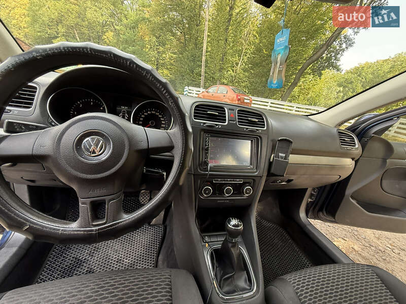 Универсал Volkswagen Golf 2011 в Ильинцах