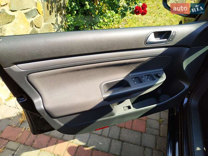 Хэтчбек Volkswagen Golf 2007 в Луцке