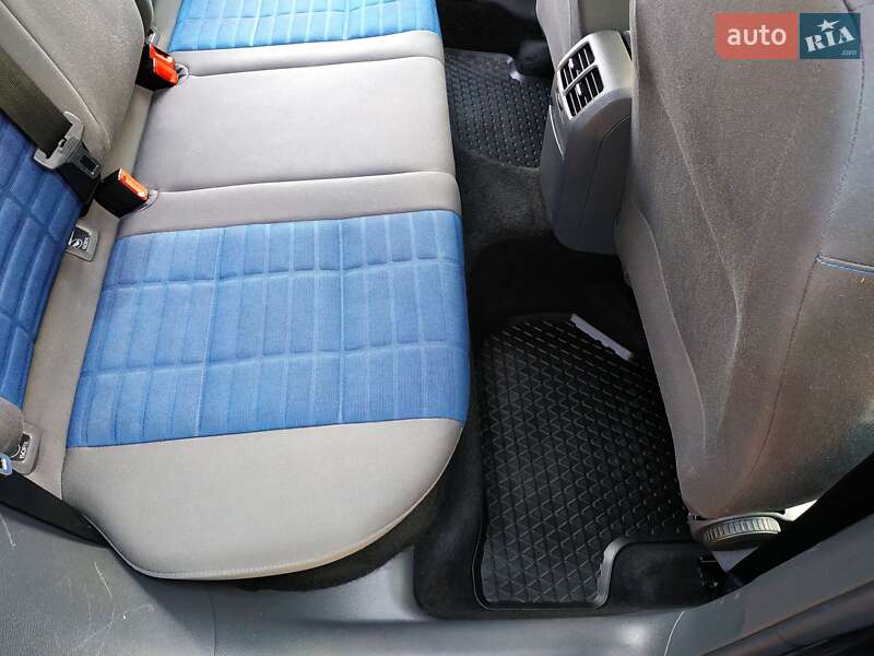 Хэтчбек Volkswagen Golf 2007 в Луцке