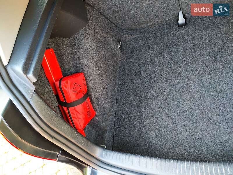 Хэтчбек Volkswagen Golf 2007 в Луцке