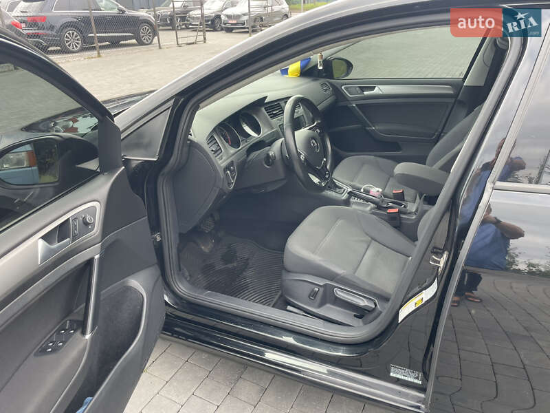 Хетчбек Volkswagen Golf 2015 в Львові