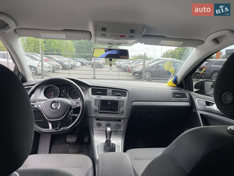 Хетчбек Volkswagen Golf 2015 в Львові