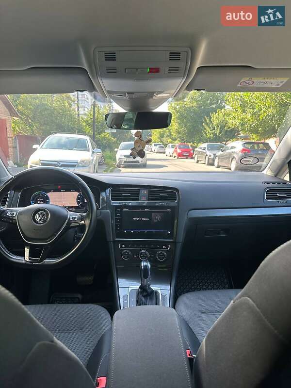 Хетчбек Volkswagen Golf 2017 в Вінниці