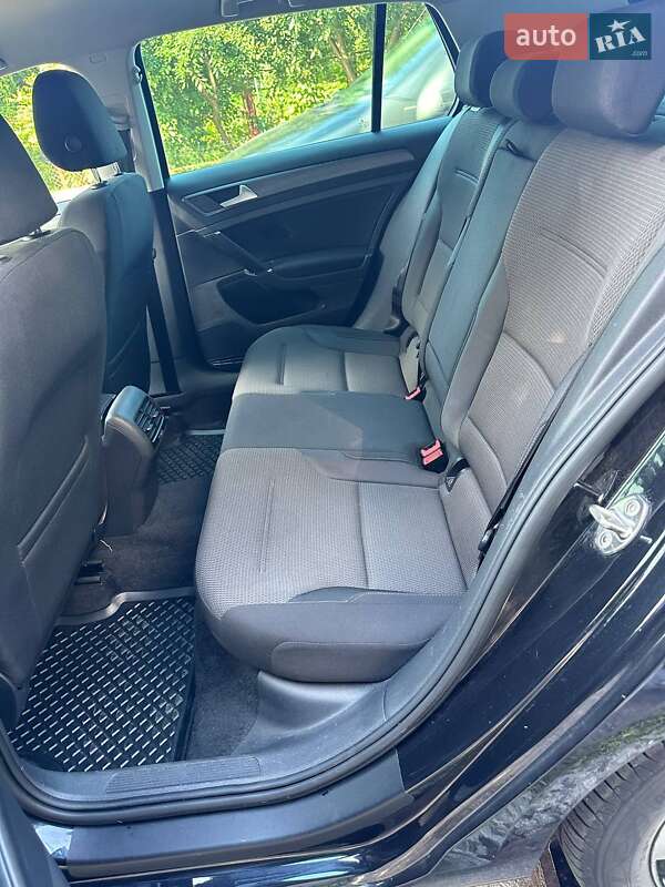 Хетчбек Volkswagen Golf 2017 в Вінниці