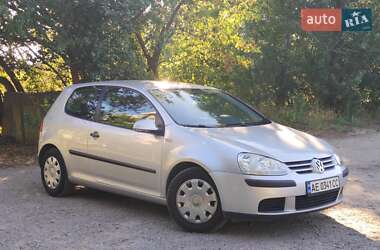Хетчбек Volkswagen Golf 2005 в Дніпрі
