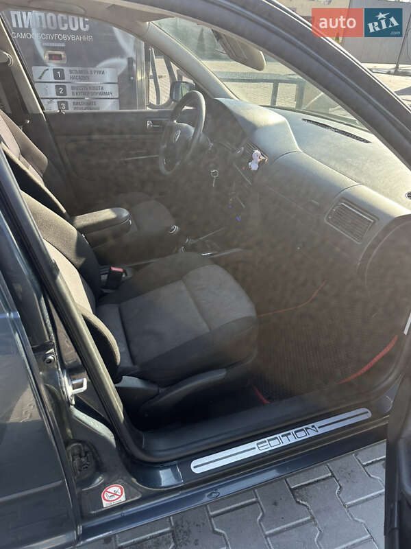 Хэтчбек Volkswagen Golf 2001 в Бородянке